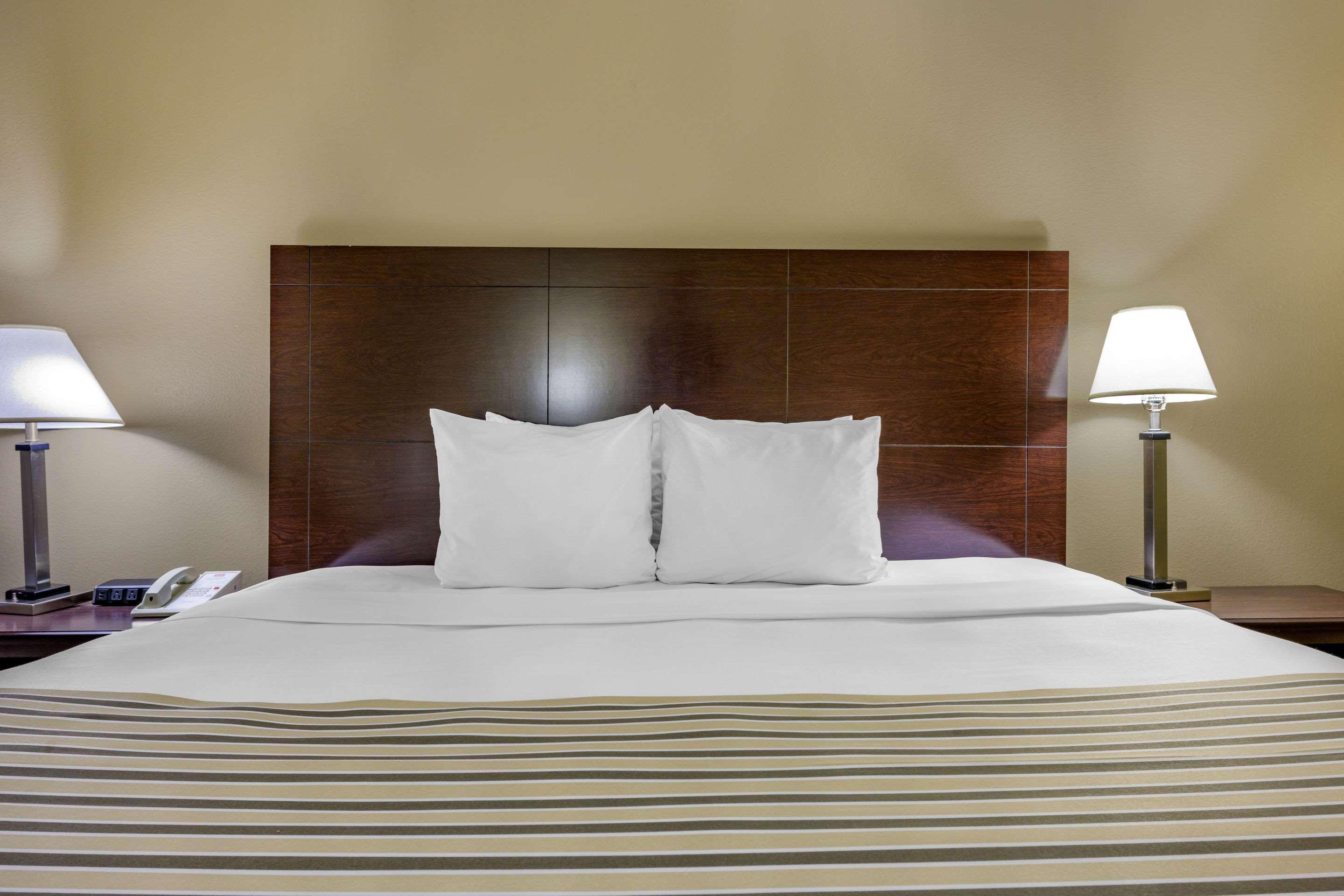 Econo Lodge Inn&Suites Triadelphia Esterno foto