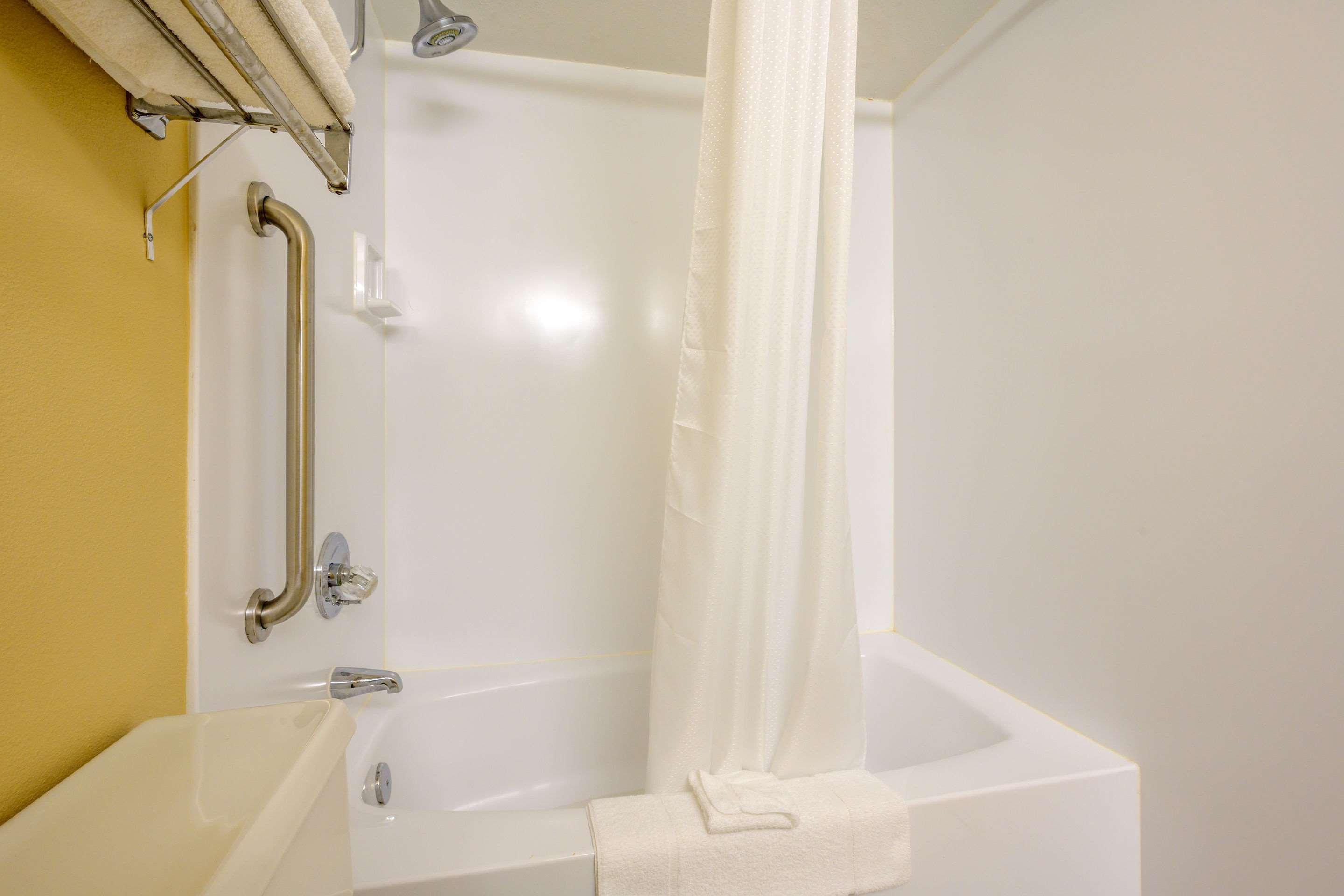 Econo Lodge Inn&Suites Triadelphia Esterno foto