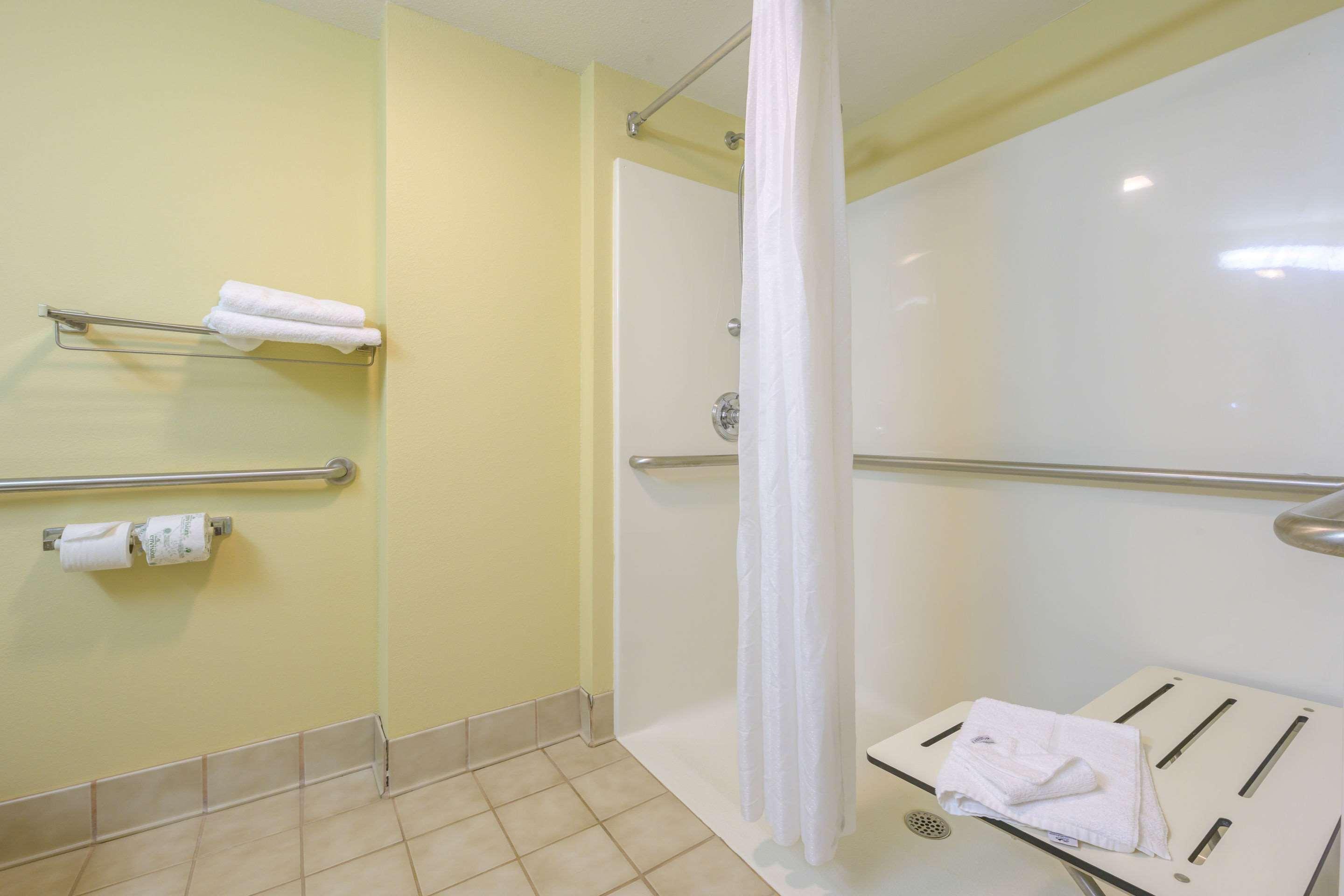 Econo Lodge Inn&Suites Triadelphia Esterno foto
