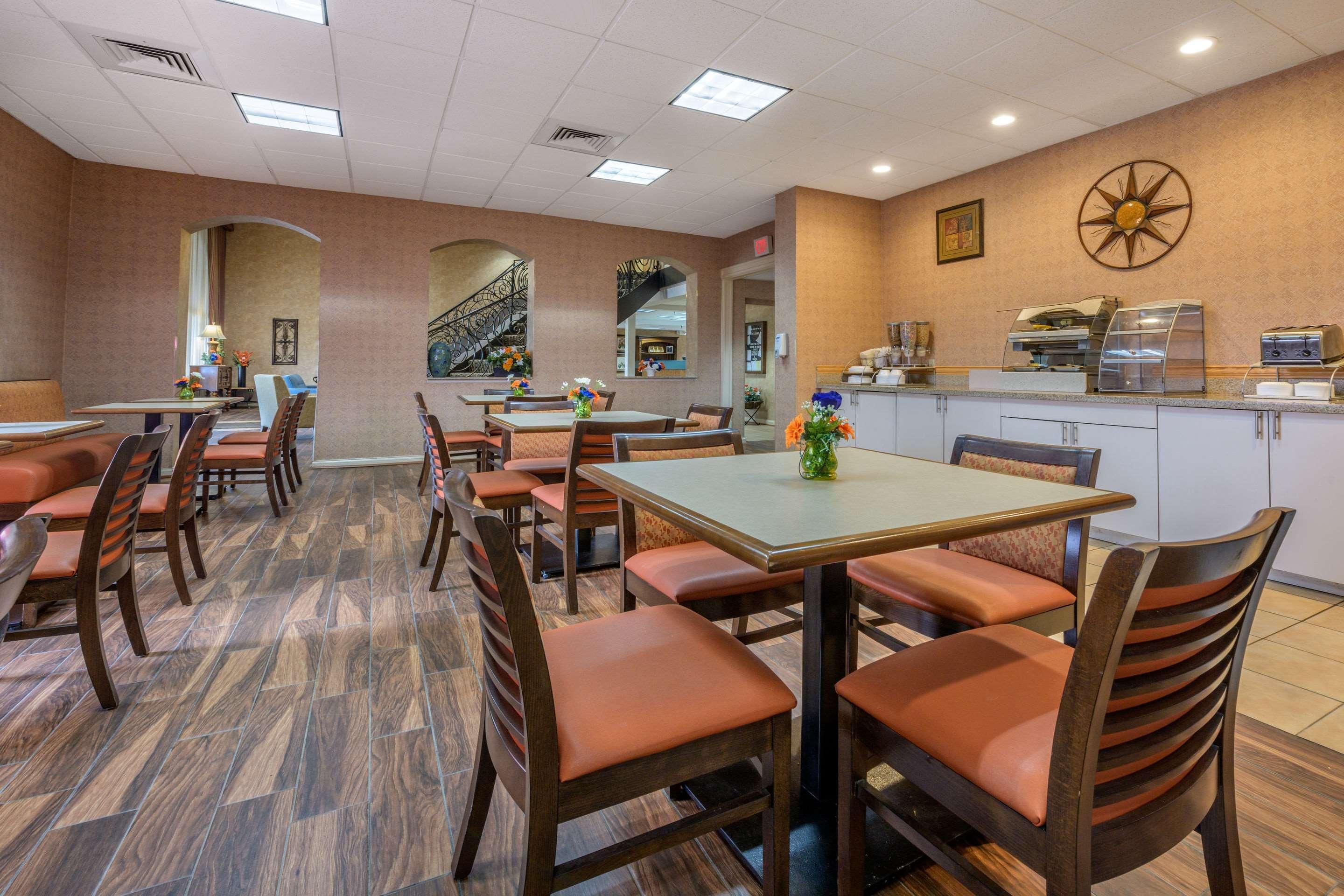 Econo Lodge Inn&Suites Triadelphia Esterno foto