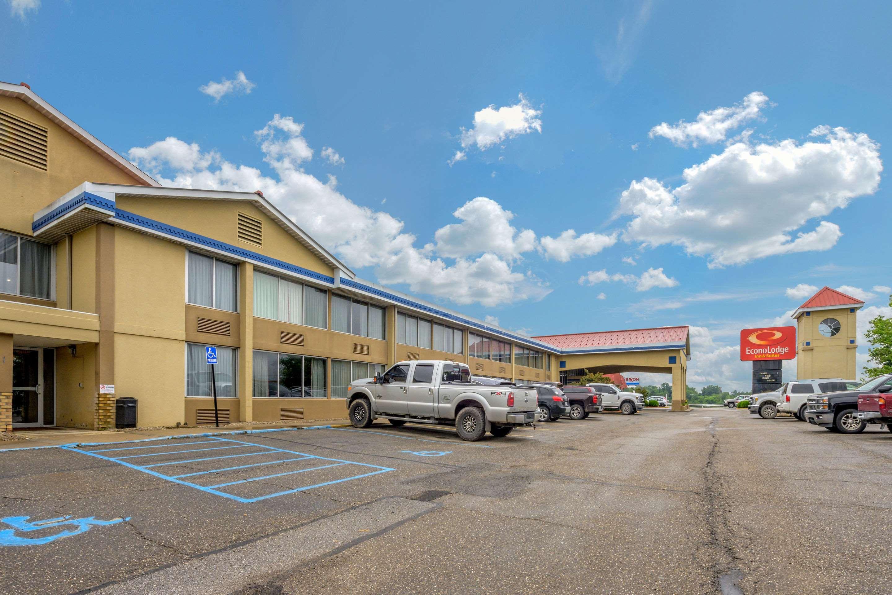 Econo Lodge Inn&Suites Triadelphia Esterno foto