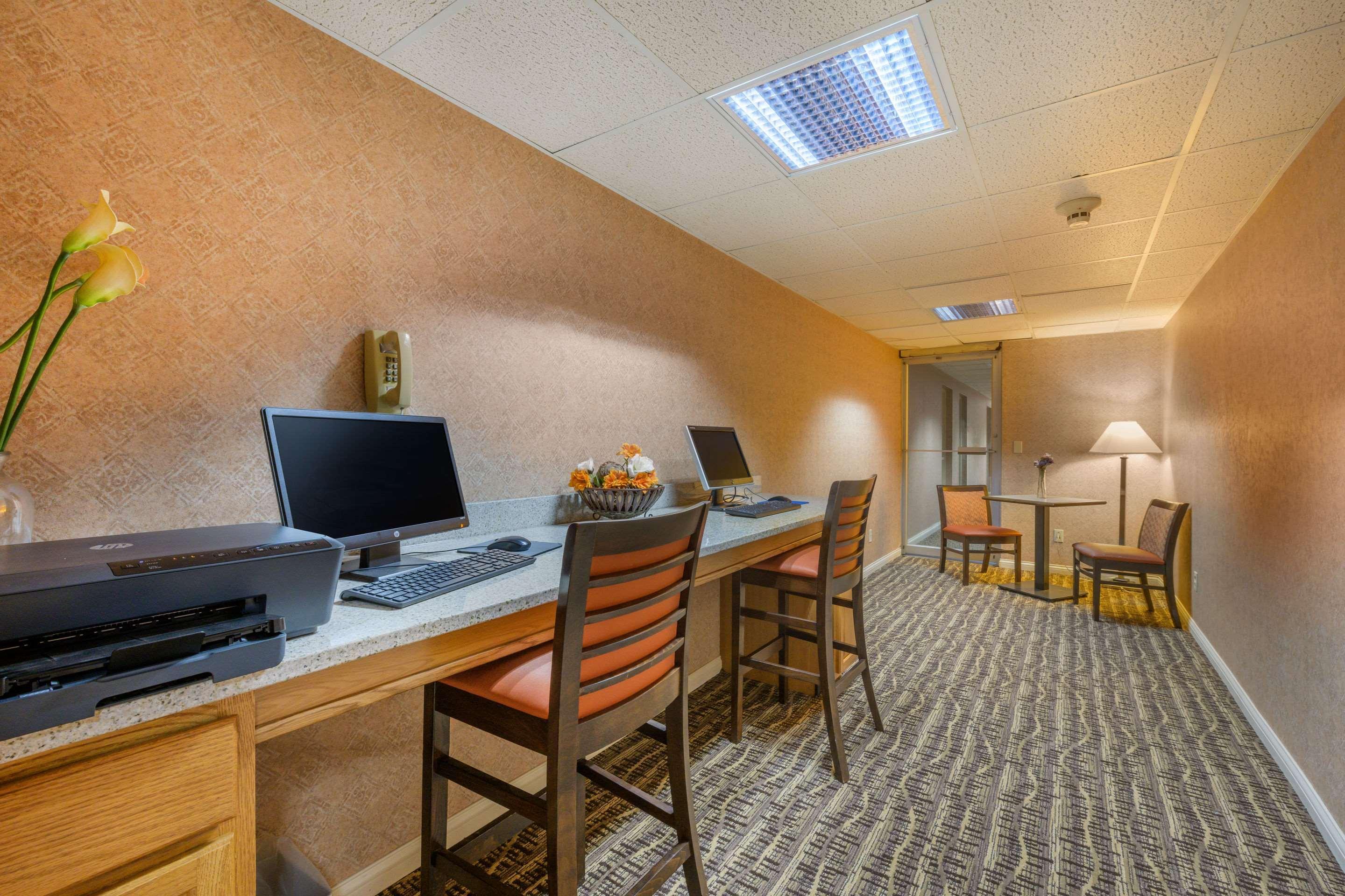 Econo Lodge Inn&Suites Triadelphia Esterno foto