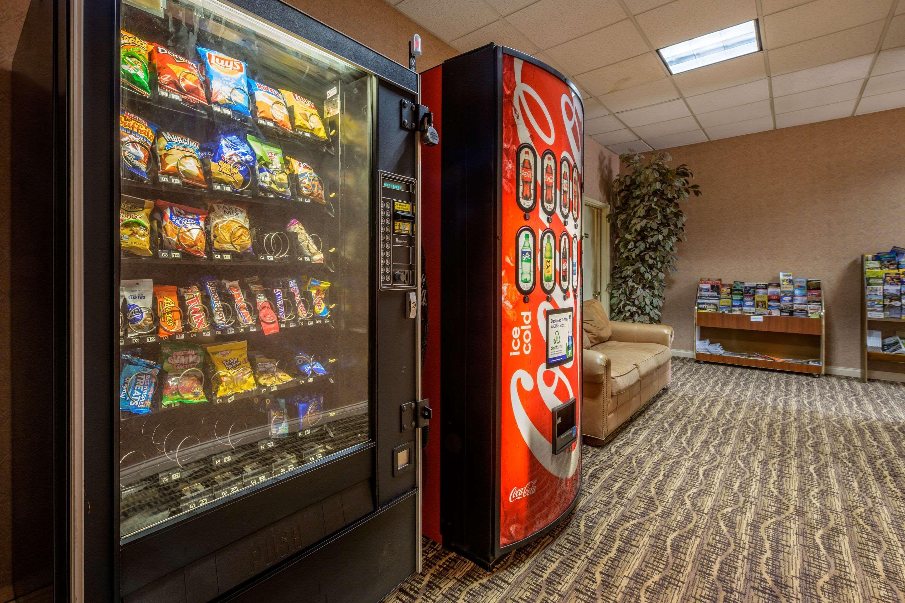 Econo Lodge Inn&Suites Triadelphia Esterno foto