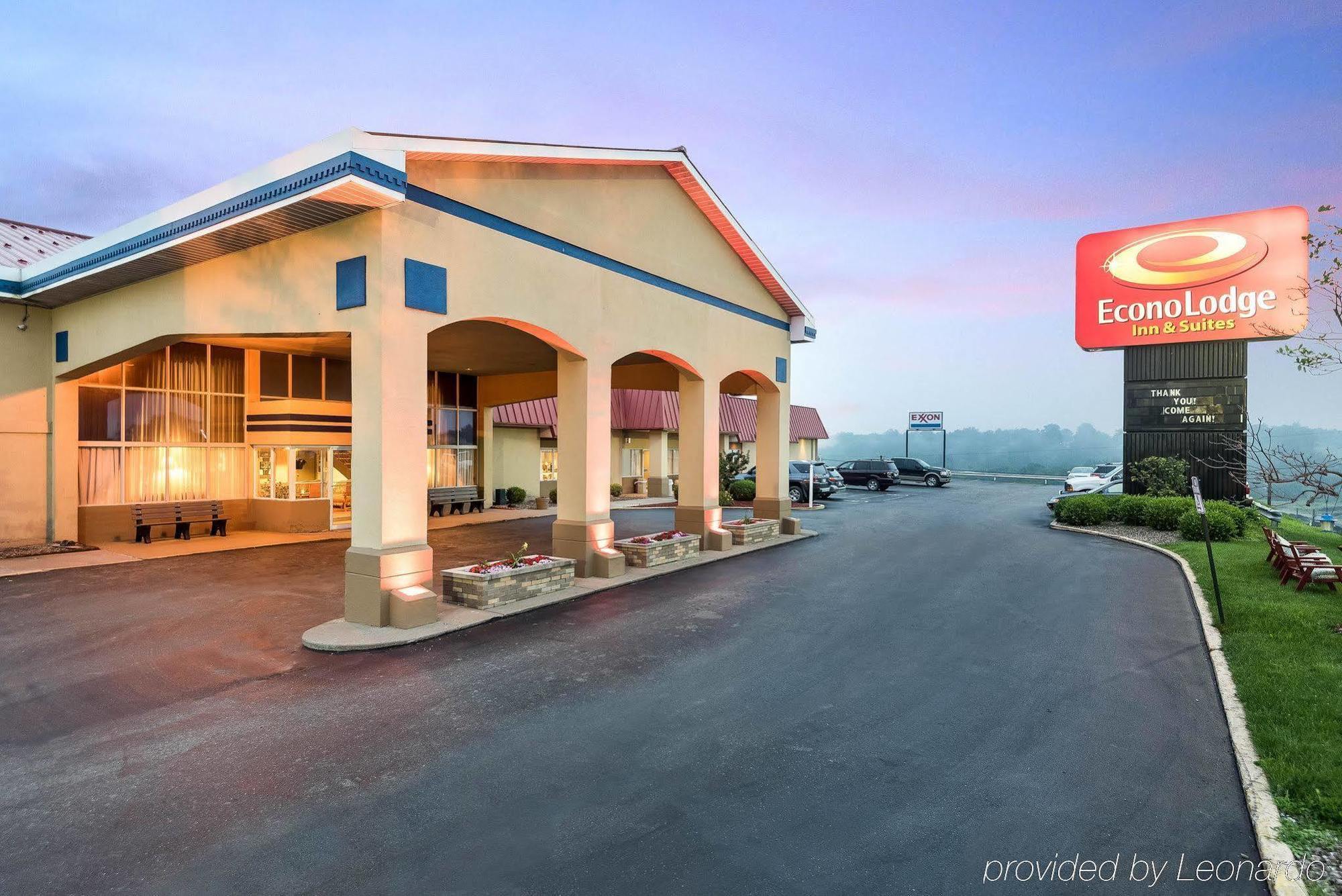 Econo Lodge Inn&Suites Triadelphia Esterno foto
