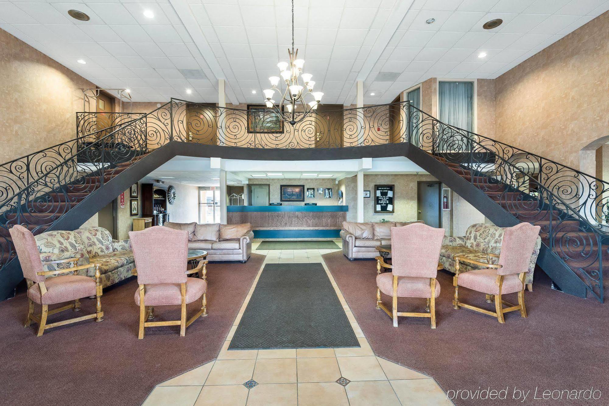 Econo Lodge Inn&Suites Triadelphia Esterno foto