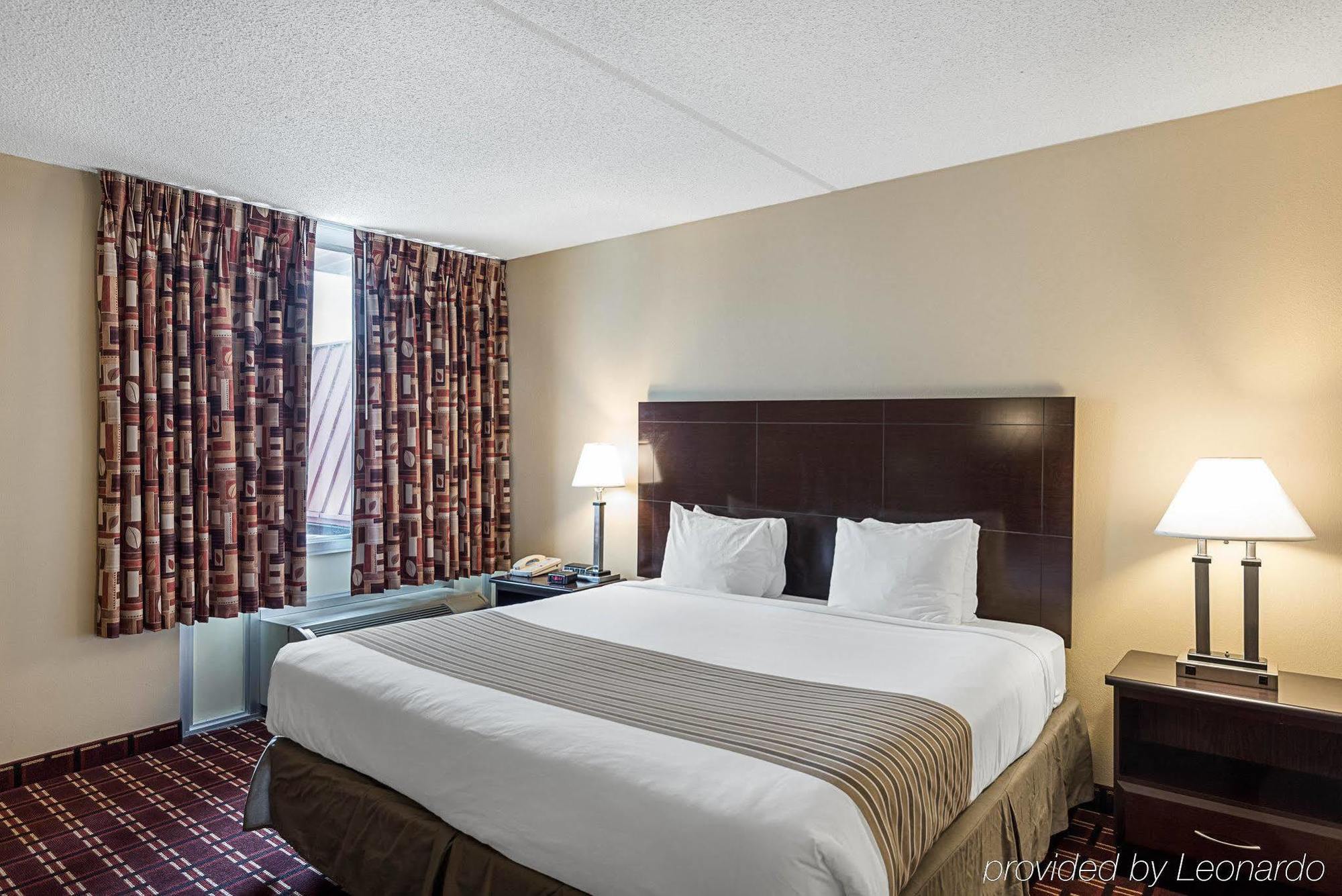 Econo Lodge Inn&Suites Triadelphia Esterno foto