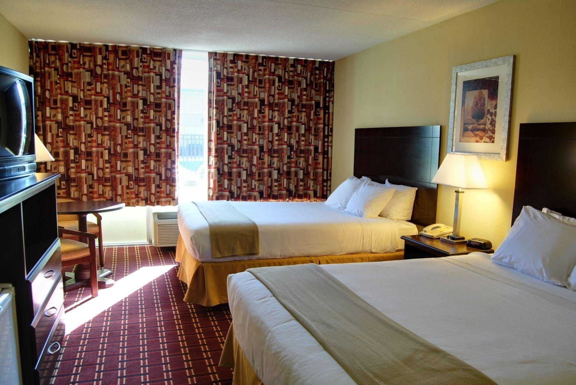 Econo Lodge Inn&Suites Triadelphia Esterno foto