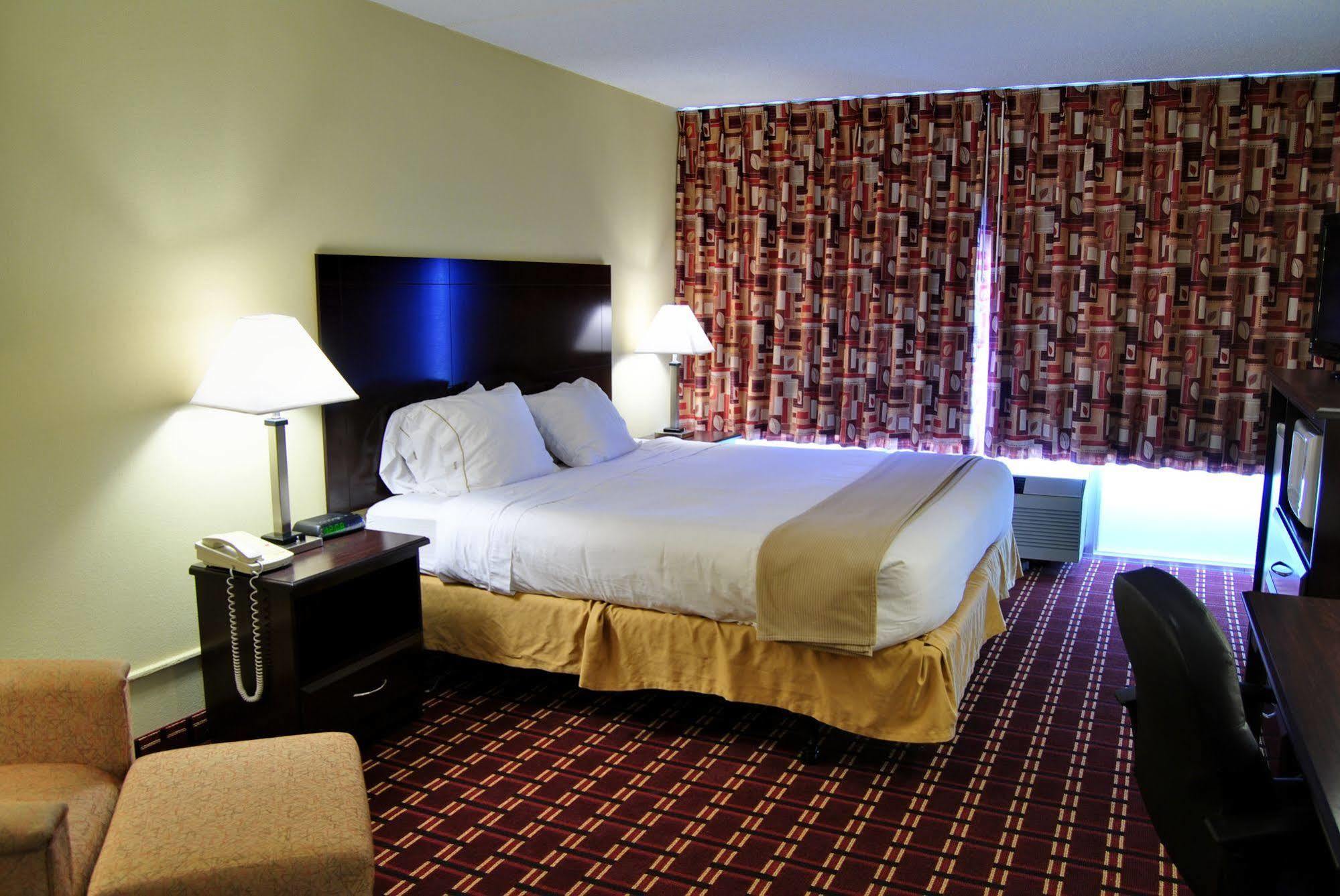 Econo Lodge Inn&Suites Triadelphia Esterno foto
