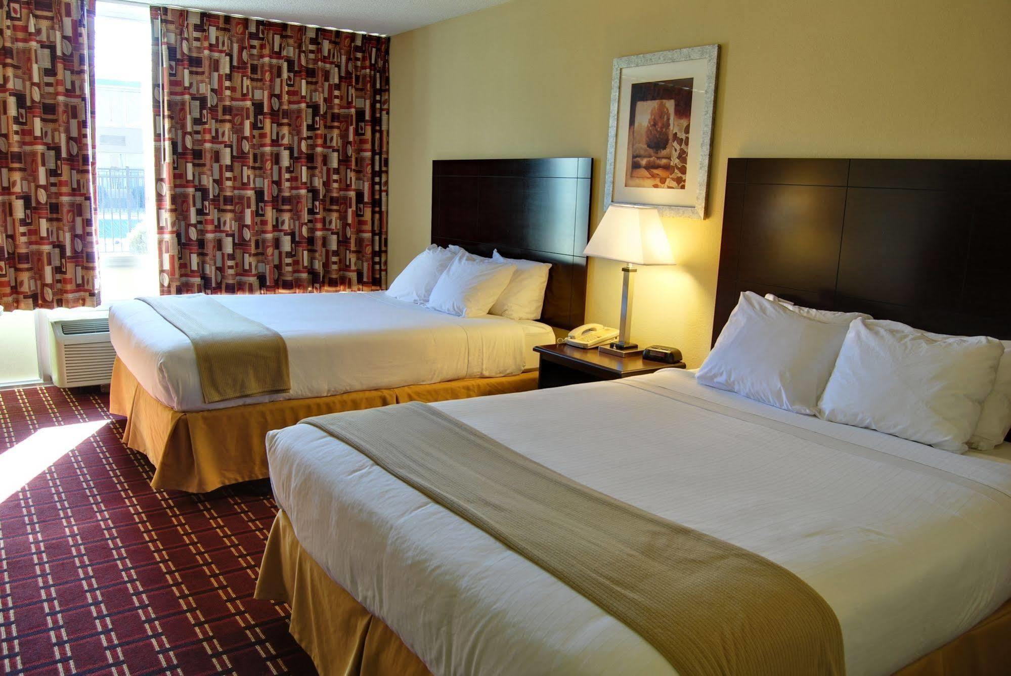 Econo Lodge Inn&Suites Triadelphia Esterno foto